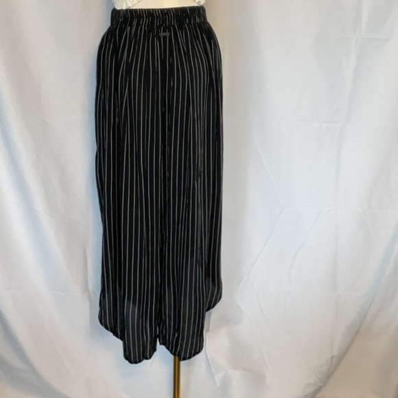 Billabong wide split leg black & white stripe pants size Medium - Picture 4 of 6